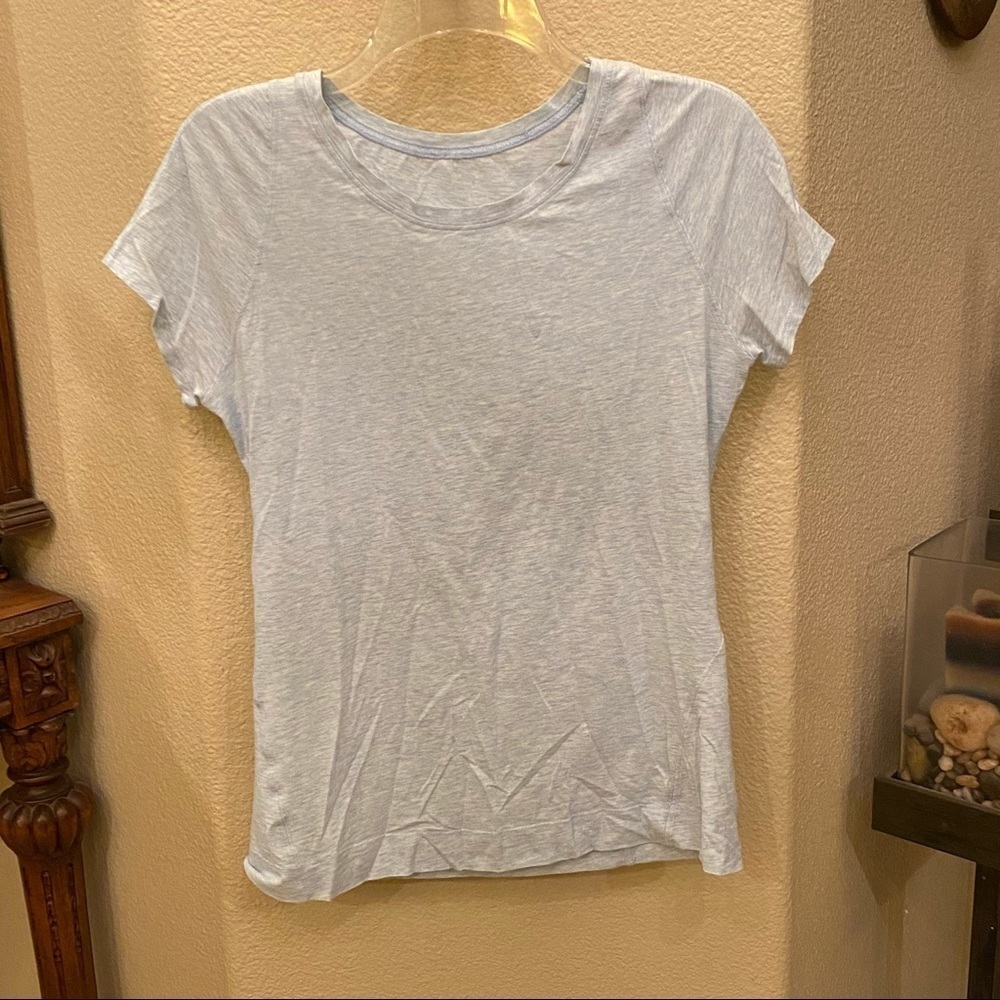 LULULEMON Women Light Blue T-Shirt Size 4-6